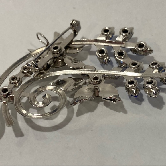 Rhinestone brooch. Silver and blue flower sprig. 2 1/2” wide costume jewelry. - Picture 6 of 8